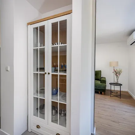 Apartament Mare *