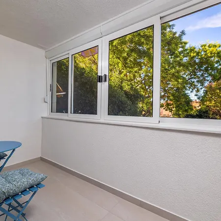 Apartament Mare *